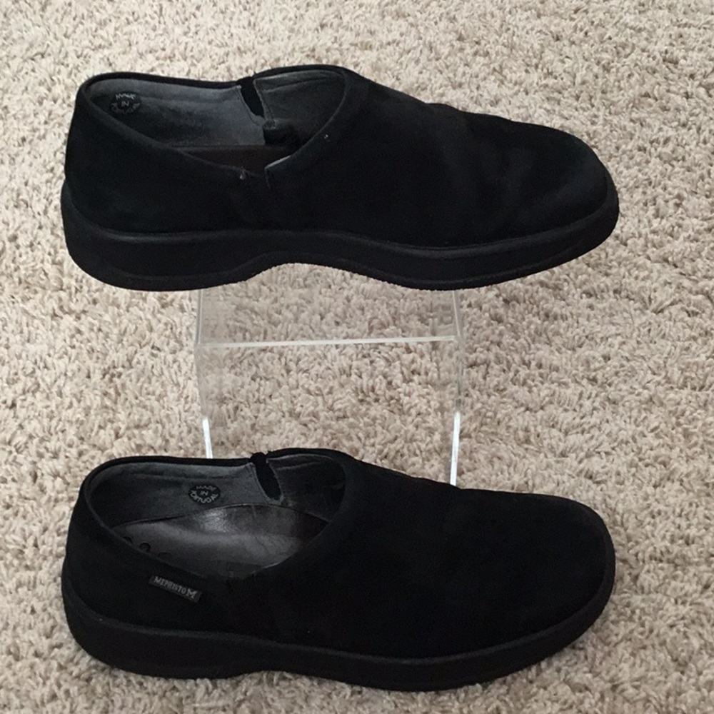 Woman’s Mephisto black burnished leather upper, fully leather lined.